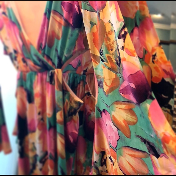 Floral bell sleeved with side cut out dress - Picture 2 of 4